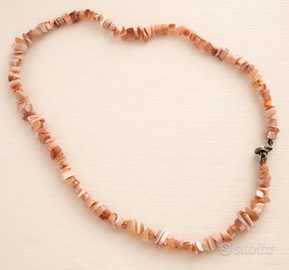 Collana realizzata con scaglie di corallo rosa