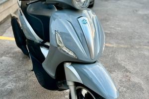 Piaggio Beverly 350 / Beverly