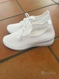 Scarpe nuove estive traspiranti
