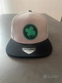 Cappelo snapback con visiera piatta