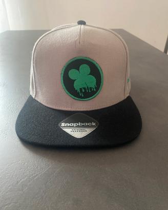 Cappelo snapback con visiera piatta