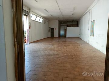 locale commerciale 230mq