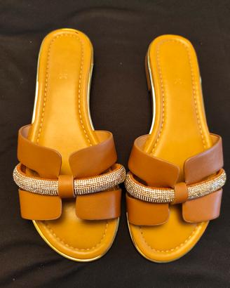 Sandali bassi cuoio con strass Catwalk – Tg. 39