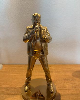 Statuetta di Vasco oro lucido e logo rosso