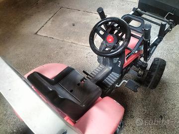 Trattore a pedali per bambini