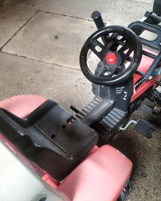 Trattore a pedali per bambini