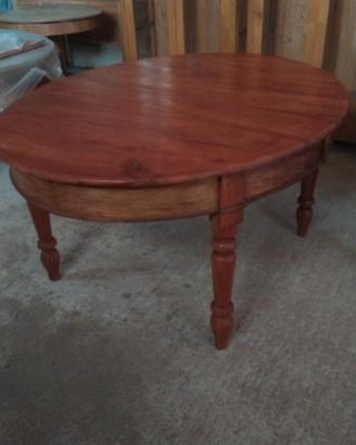 tavoli artigianali in noce e ciliegio.