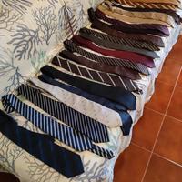 cravatte classiche di sartoria rifinite a mano