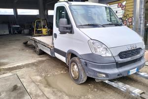Iveco daily 35s18 carroattrezzi /furgonatura