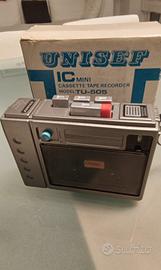 Registratore e lettore di cassette UNISEF TU-505.