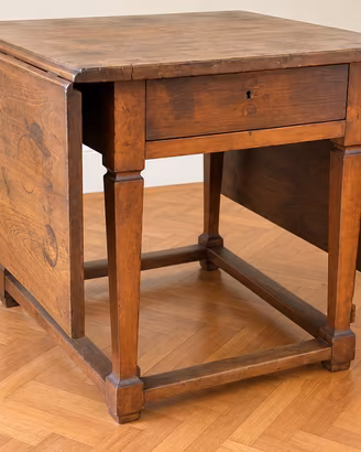 Tavolo in legno massello a ribalta