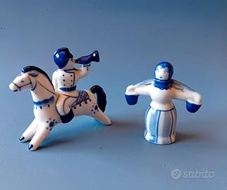 Coppia di statuine in porcellana USS Gzhel