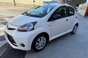 TOYOTA AYGO 1.0 NEOPATENTATI 5 PORTE
