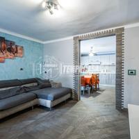 Sol. Terratetto con cantina e corti private