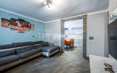 Sol. Terratetto con cantina e corti private