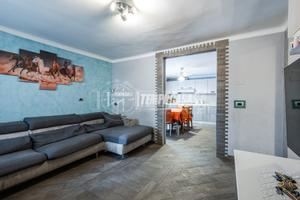 Sol. Terratetto con cantina e corti private