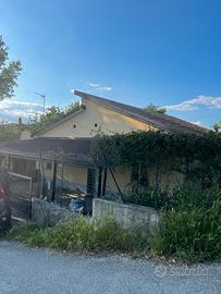 Casa singola familiare con terreno + rudere