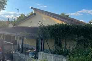Casa singola familiare con terreno + rudere