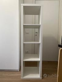 Scaffale modulare IKEA Kallax bianco con base