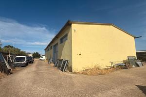 Guspini- Capannone nella zona Industriale
