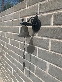 Campana antica di bronzo