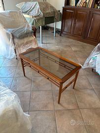 Tavolino da caffè basso in legno e vetro