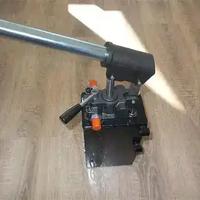 Pompa manuale d.e. con leva idraulica 130 bar max