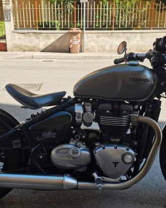 triumph bonneville bobber