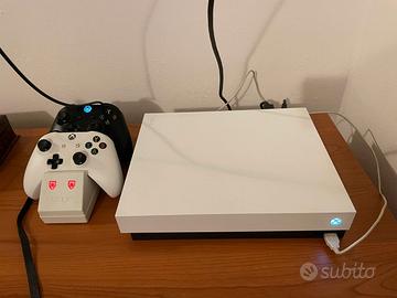 Xbox One X 1TB (Bianco) – Con 2 Controller