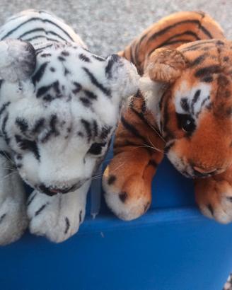 tigri di peluche