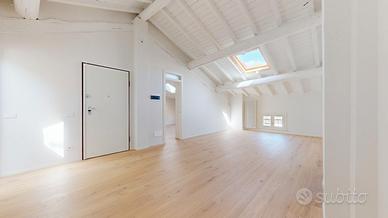 Luminoso Appartamento Completamente Ristrutturato