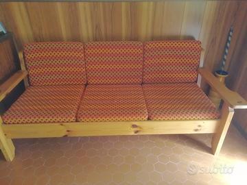 Divano in legno massello