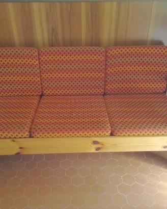 Divano in legno massello