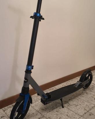 Monopattino per bambino/ragazzo. Marca Crivit.
