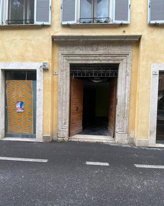 Immobile di 244 m² con 2 locali a Terni