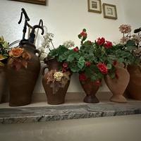 Vasi per arredamento rustico con ornamento fiori