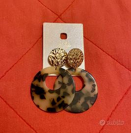 Orecchini pendenti J. Club stile leopardato