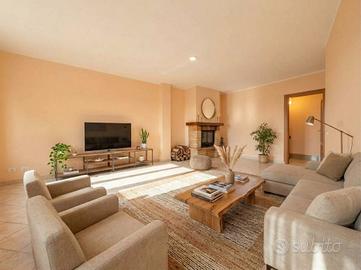 Casa indipendente di 290 m² con più di 5 locali e 