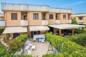 VILLA A SCHIERA A VASTO