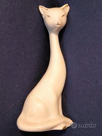 Statuina vintage di un gatto in porcellana