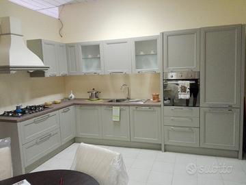Cucina Aran Magistra legno in esposizione