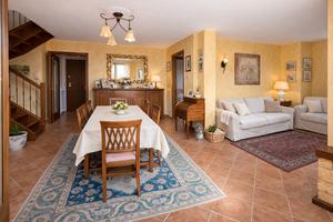 Appartamento bilivello con ampio terrazzo