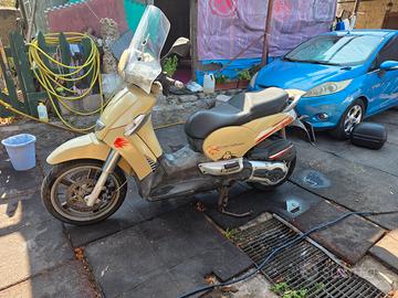 scooter carabeo Aprilia 500 IE anno 2006.     mot