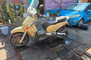 scooter carabeo Aprilia 500 IE anno 2006.     mot