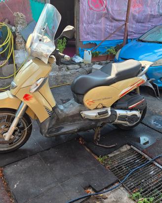 scooter carabeo Aprilia 500 IE anno 2006.     mot