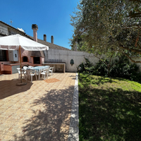 Grande villa con giardino