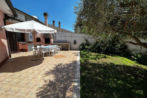 Grande villa con giardino