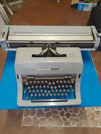 Macchina da scrivere vintage, anni 70