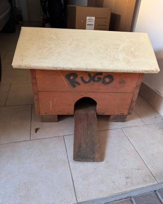 Casetta artigianale per tartarughe di terra.