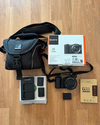 Sony a5100 + Custodia + 2 Batterie Agg. + 2 Vetri
